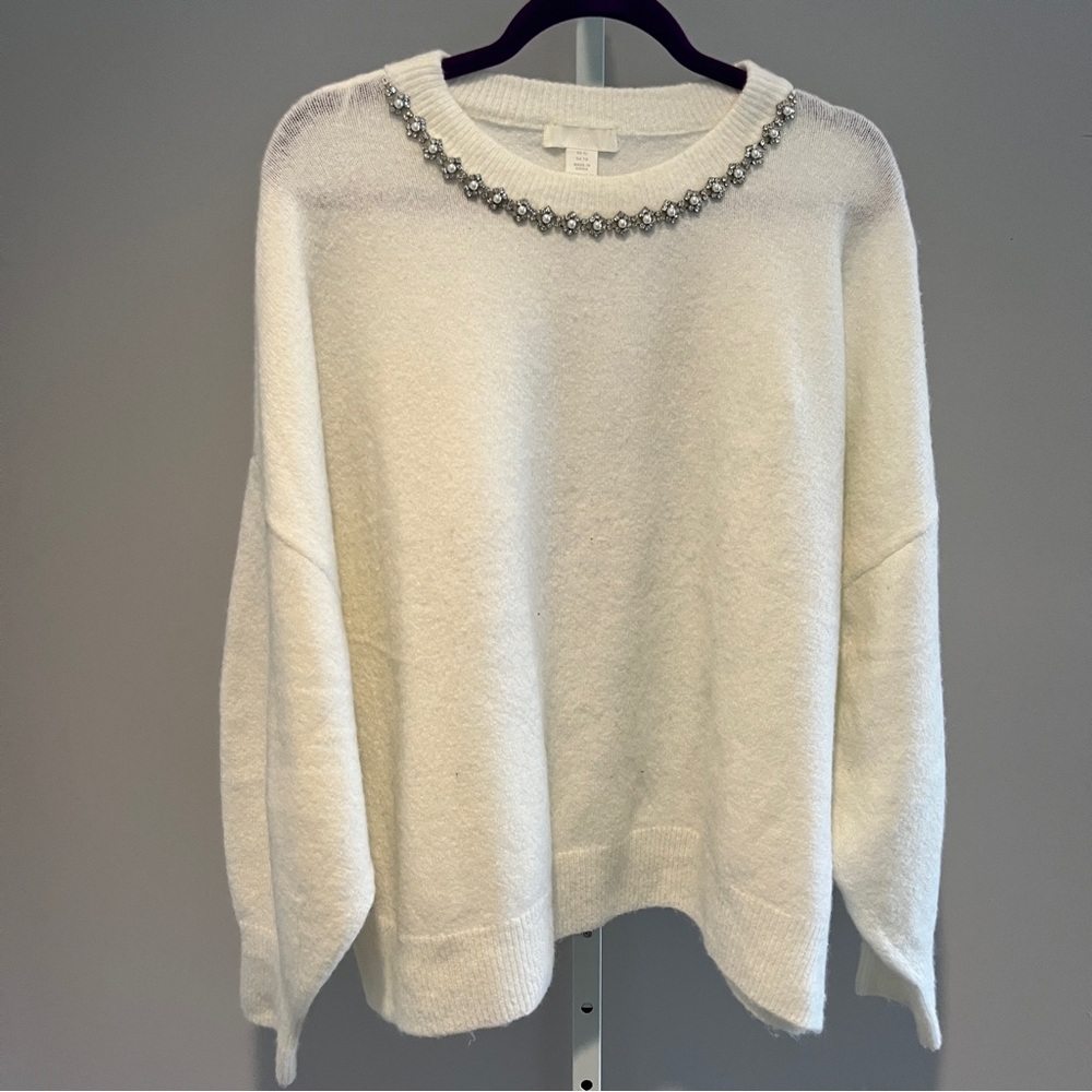 **H&M white sweater with jewel neckline size XL sold out le
